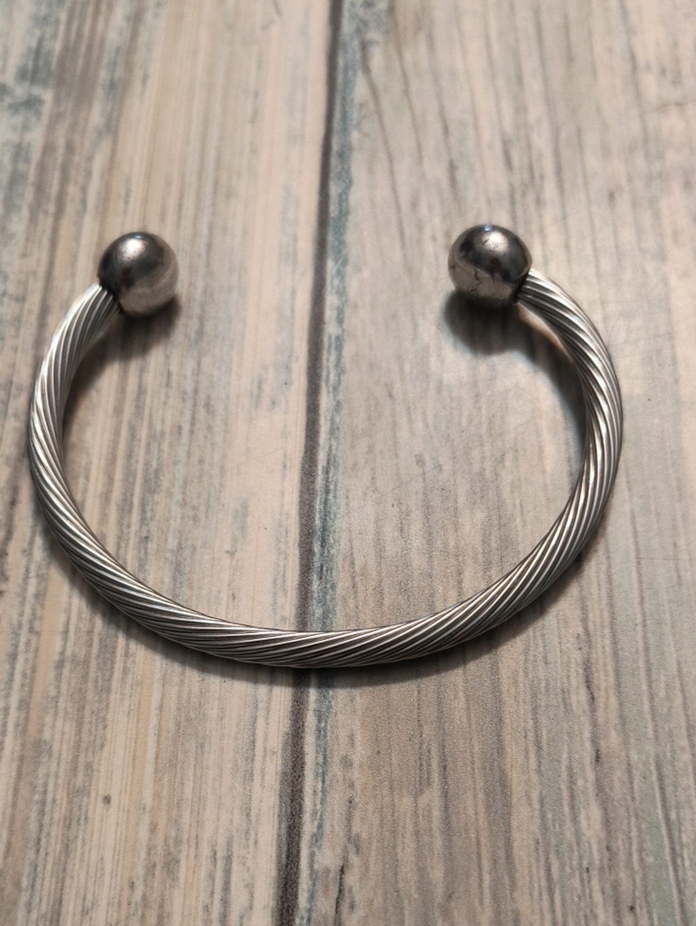 Q-Ray SILVER TONE Wellness Bracelet